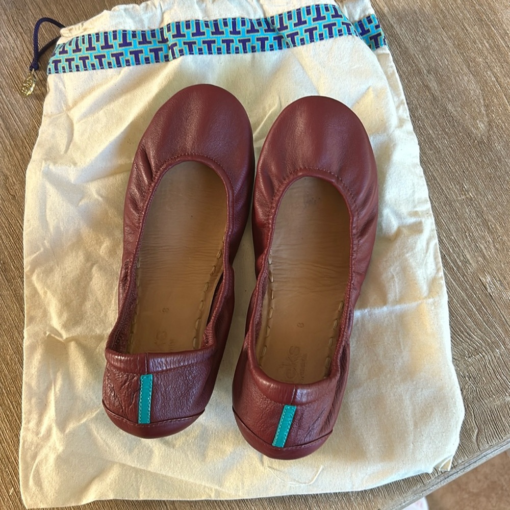 Tieks Women’s Burgundy Flat, size 8